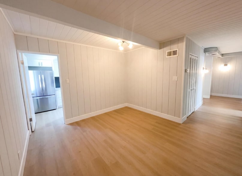 Building Photo - 2361 Oakmont Dr