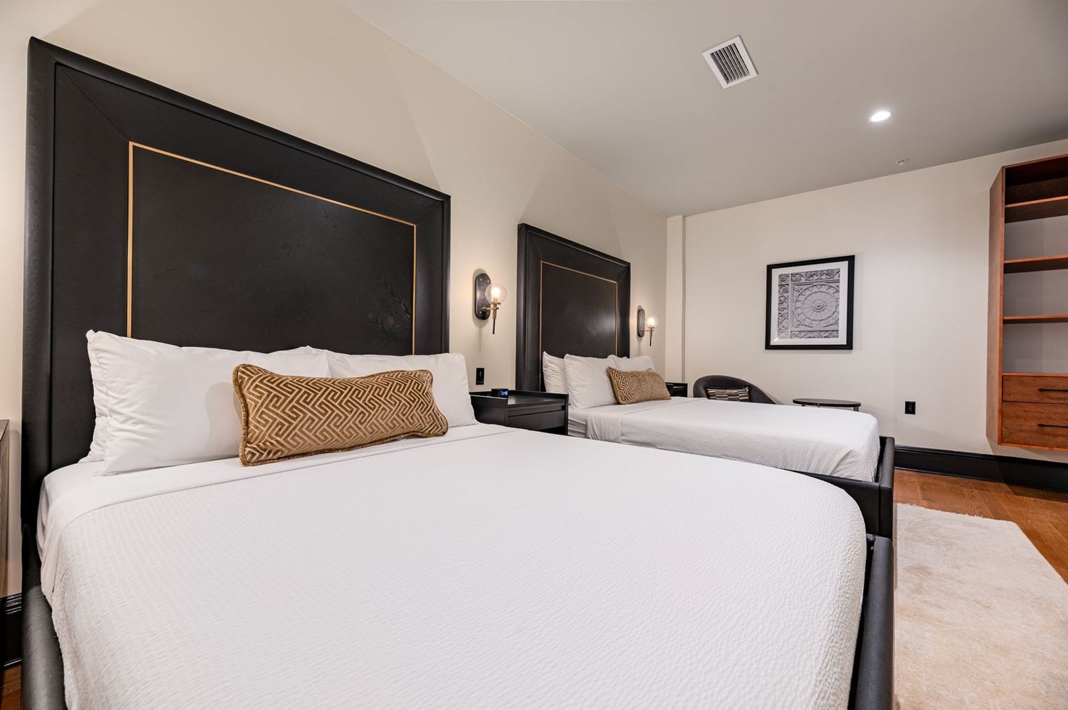 Building Photo - 1011 Canal St