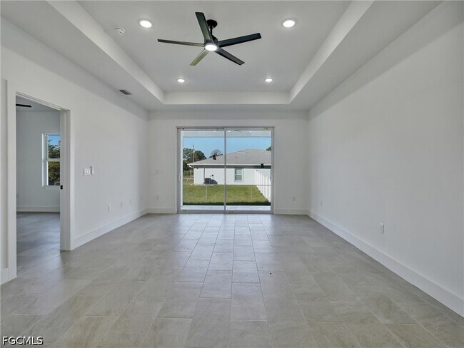Building Photo - 918 Eisenhower Blvd