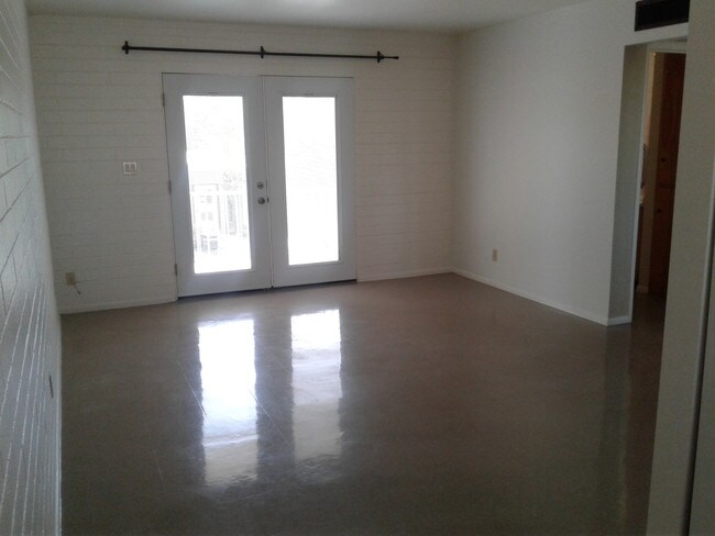 Building Photo - 1511 N Craycroft Rd