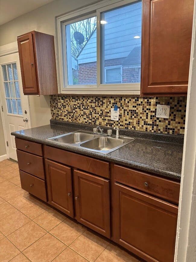 Building Photo - 6044 Mayflower Ave