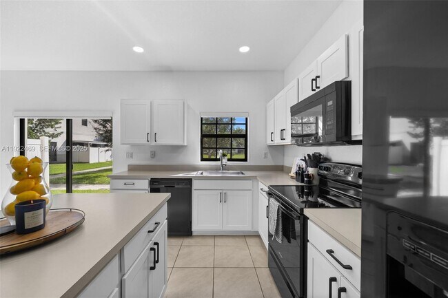 Building Photo - 757 SW 11th St