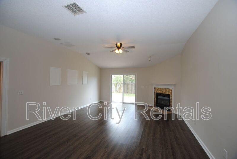 Building Photo - 116 Prince Phillip Dr