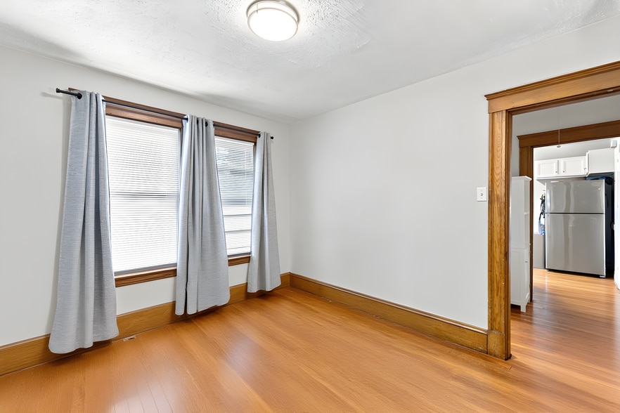 Building Photo - 99 Thorndike St