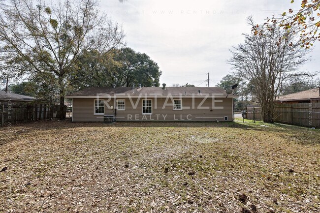 Building Photo - Beautiful 3 Bedroom/1 Bathroom Home in Mobile!