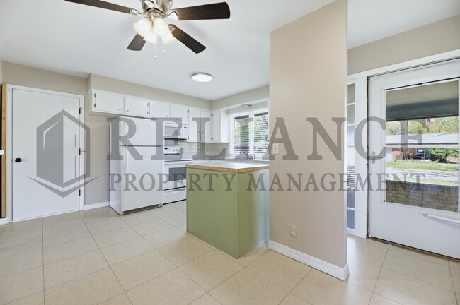 Building Photo - 9711 W Birch Ln