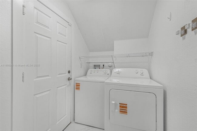 Building Photo - 642 SE 37th Pl
