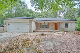 Building Photo - Navarre 3BR/2BA Home Near Beaches & Hurlburt Field with Updated Kitchen, Split Floor Plan & Spaci...