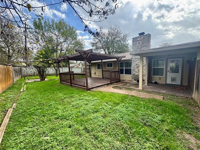 Building Photo - 2102 Pompton Dr