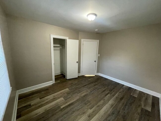 Building Photo - 514 Macon St S