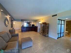 Building Photo - 3300 N Palm Aire Dr