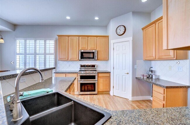 Building Photo - Elegant 4-Bedroom, 3 bathroom Home with Fi...