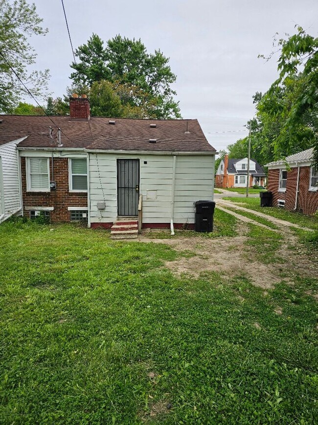Building Photo - 15143-45 Evergreen