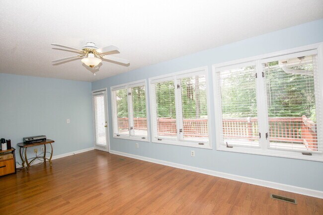 Building Photo - 806 Sumac Ln
