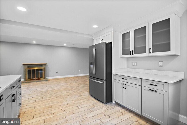 Building Photo - 511 Avondale Dr