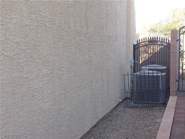 Building Photo - 1208 Olivia Pkwy