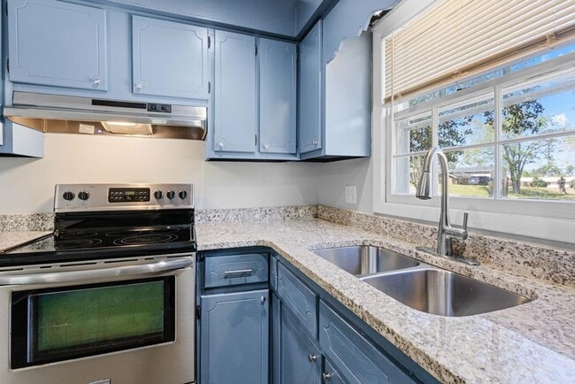 Building Photo - Spacious Brick Home with Modern Upgrades &...