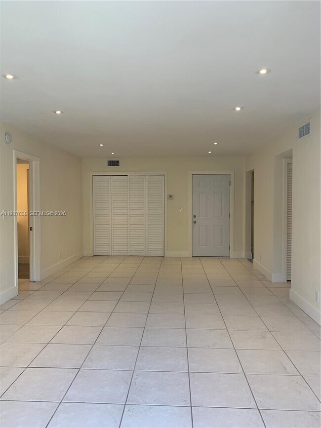 Building Photo - 1200 Mariposa Ave