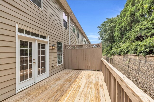 Building Photo - 10870 Brunson Dr