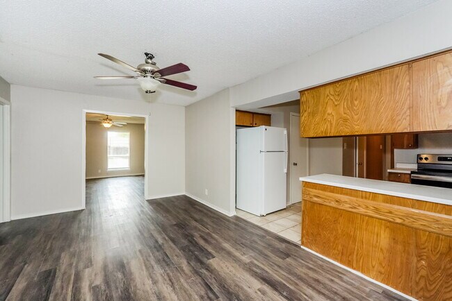 Building Photo - 7913 Limerick Ln