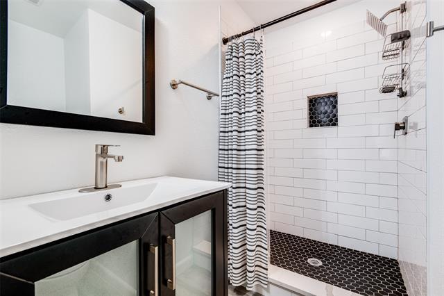 Building Photo - 2427 Tolosa Dr