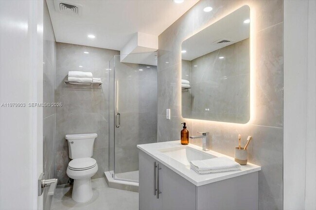 Building Photo - 3111 N Ocean Dr