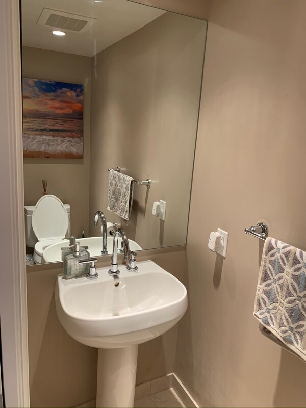 Building Photo - 322 Karen Ave