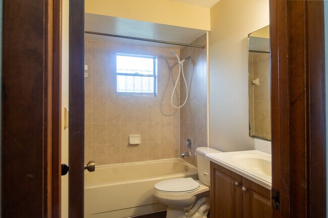 Building Photo - Move-In Ready 3-Bedroom, 2-Bathroom Rental...