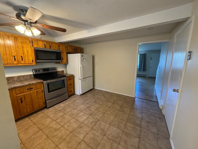 Building Photo - 617 Millville Ave