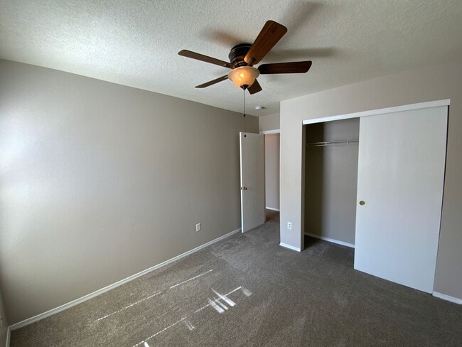 Building Photo - 3 Bedroom Single Story Home Available in V...
