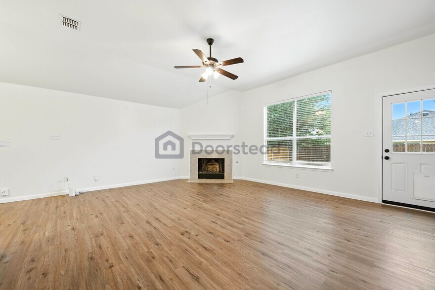 Building Photo - 523 Elk Run Dr