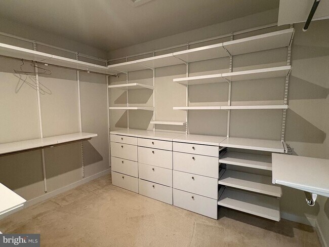 Building Photo - 208 Segel Dr