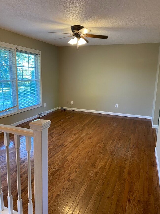 Building Photo - Single Family Home in Quiet Neighborhood