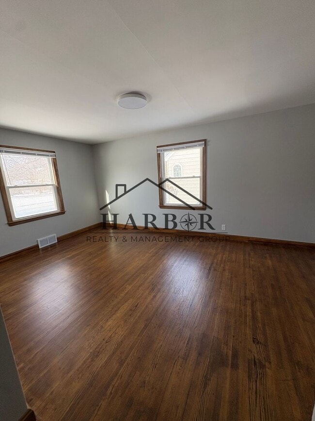 Building Photo - 1/2 Off first full month of rent!