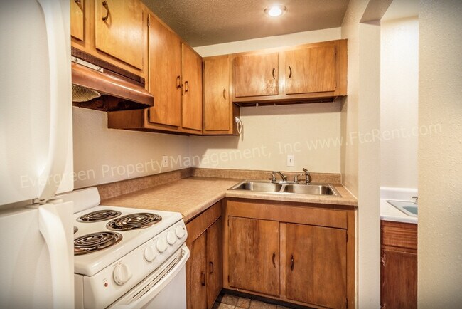 Building Photo - 1301 Burton Ct