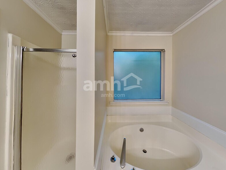 Building Photo - 3740 Scotland Ln SW