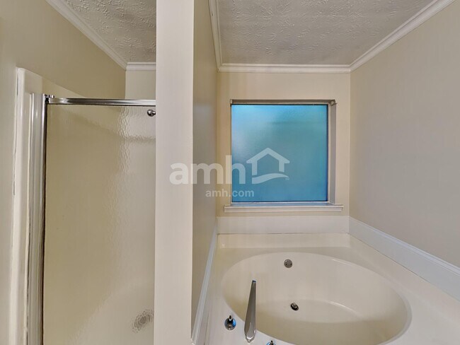 Building Photo - 3740 Scotland Ln SW