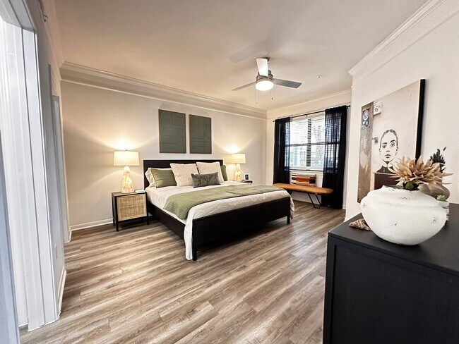 Building Photo - Luxury + Location: Limited-Time Savings!