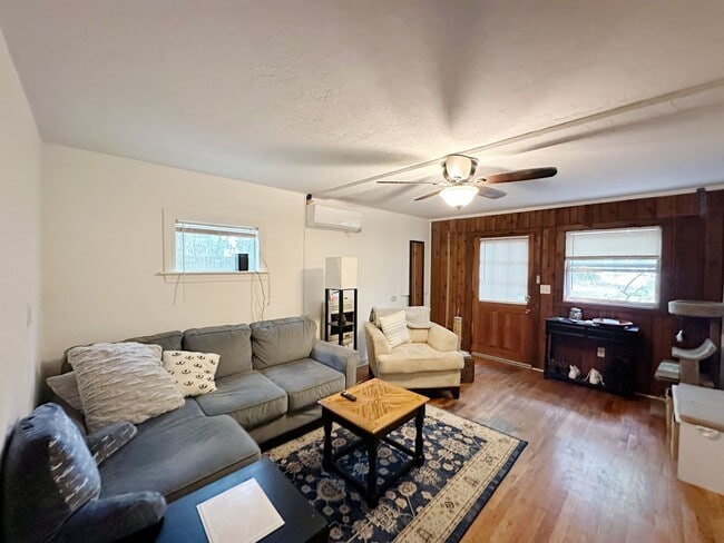 Building Photo - Two-Bedroom, Two Bathroom Apartment In Duckpond **$400 Leasing Bonus**