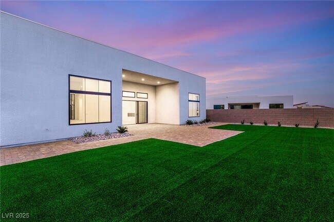 Building Photo - 10793 Vista Altura Ave