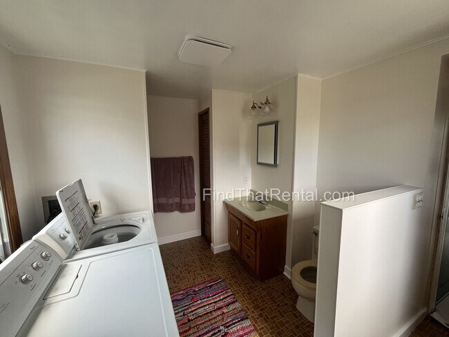 Building Photo - Downtown Carlisle Beautifully Renovated Pe...