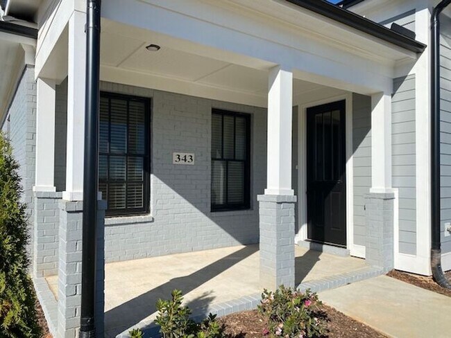 Building Photo - Clift Farm townhome with a fence and 3 car garage