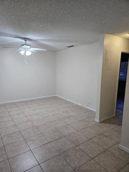 Building Photo - 402 Lakeside Dr