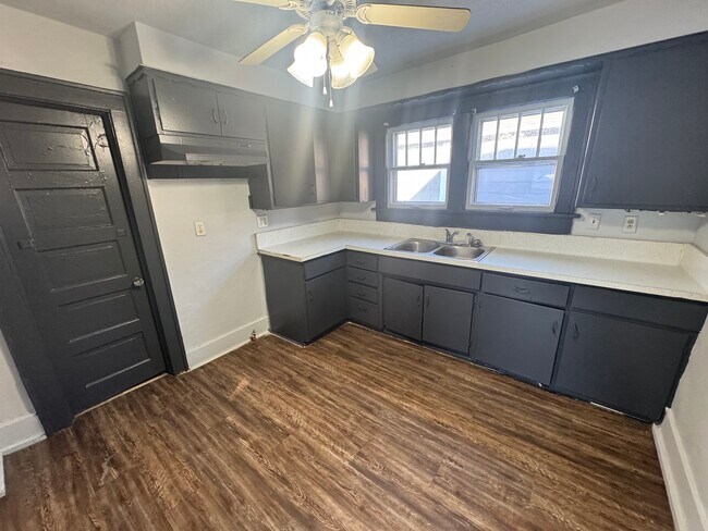 Building Photo - 1507 E Main St