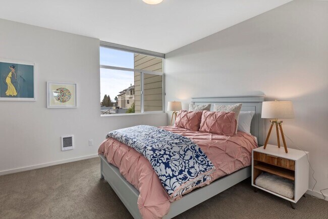 Building Photo - 4Bd/3Ba Seattle Townhome