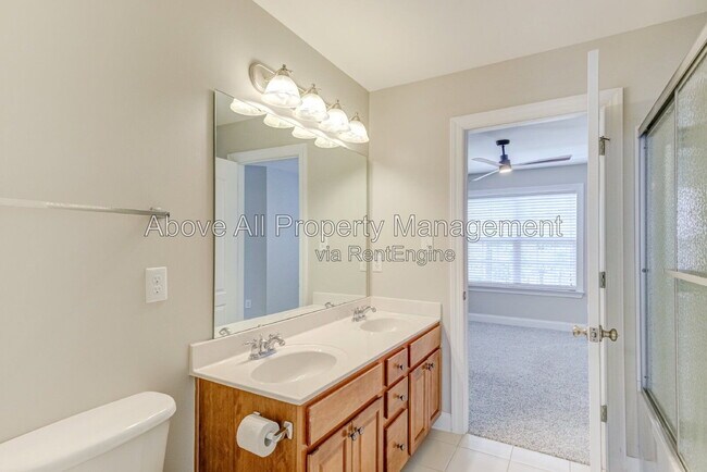 Building Photo - 2041 Jadewood Dr