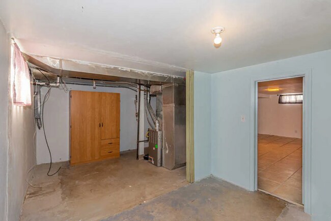 Building Photo - 981 36th St