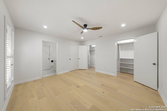 Building Photo - 7815 Broadway St