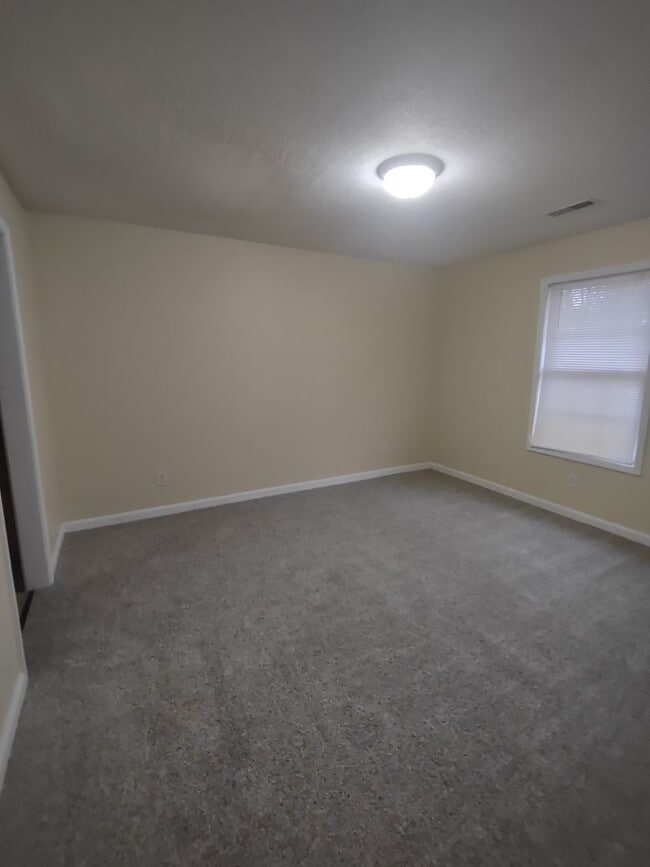 Building Photo - Clean 2 Bedroom 1 Bath duplex ~ Benton, KY
