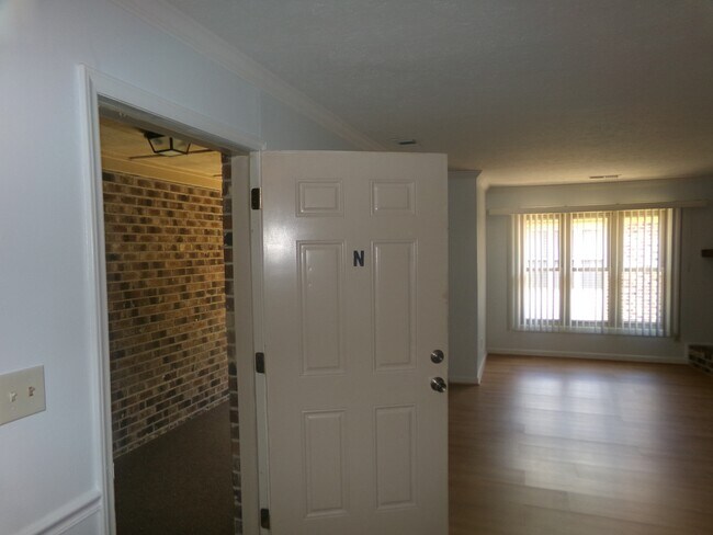 Building Photo - 406 75th Ave N